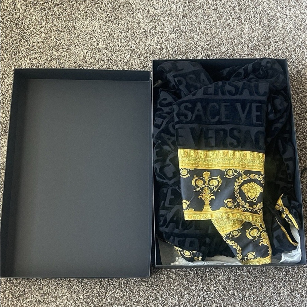 Versace Black Robe with Gold Baroque Design - Picture 5 of 10